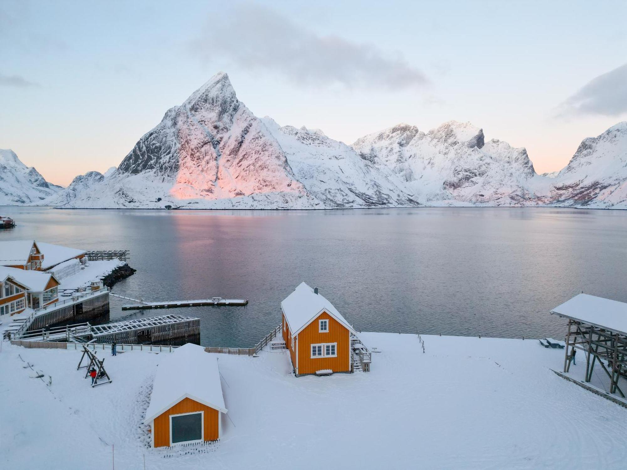 The Famous Yellow House Apartment Reine Exterior photo