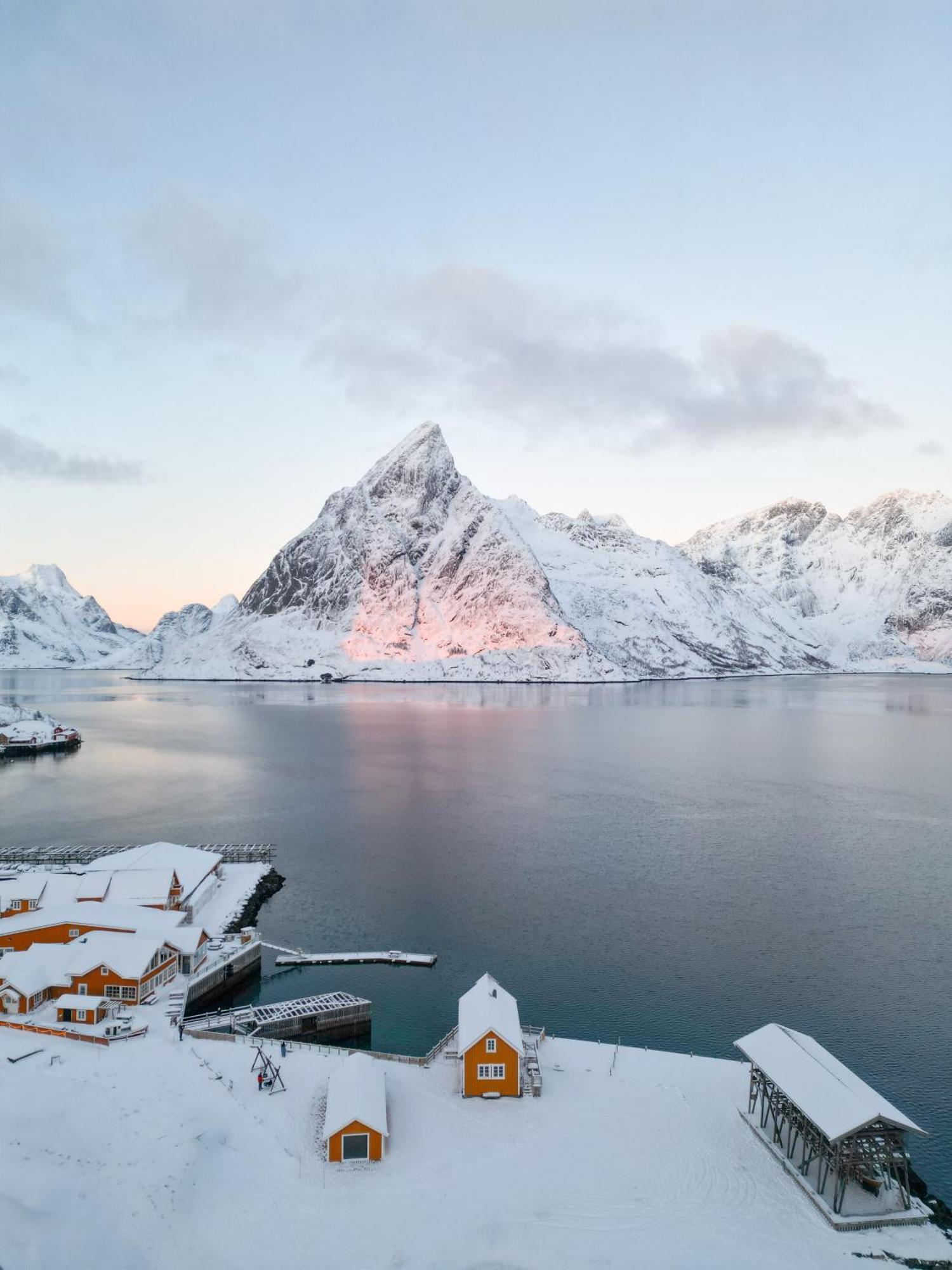 The Famous Yellow House Apartment Reine Exterior photo