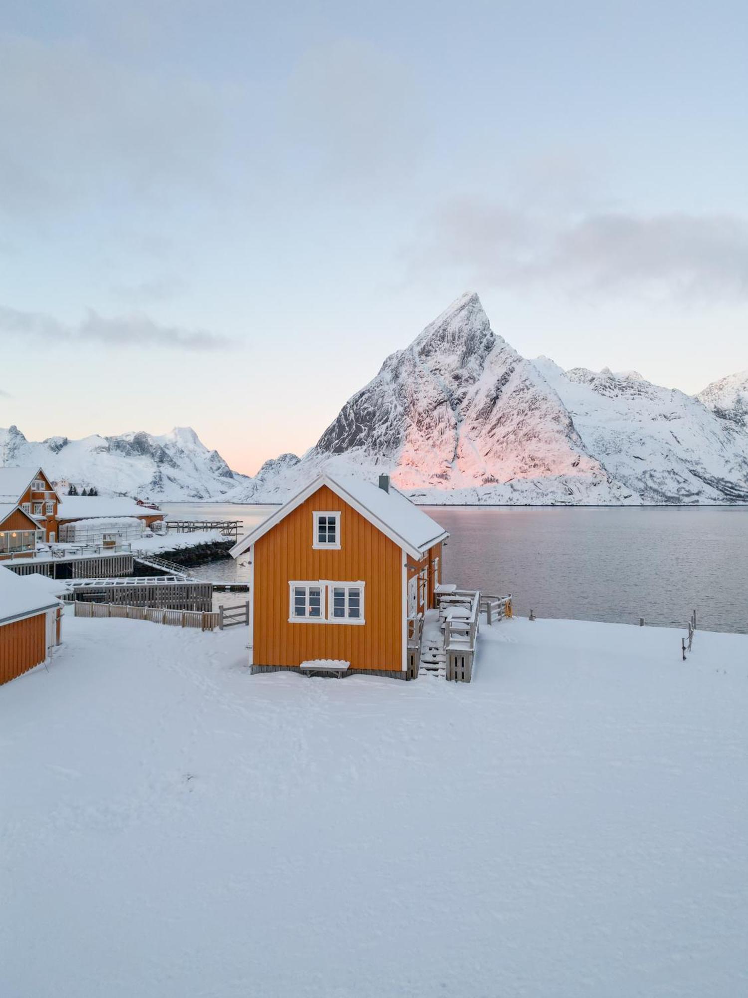 The Famous Yellow House Apartment Reine Exterior photo