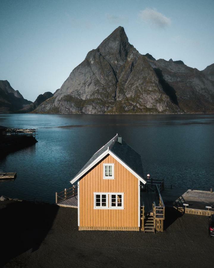 The Famous Yellow House Apartment Reine Exterior photo